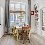 1 Bedroom Lovely In Διαμέρισμα *