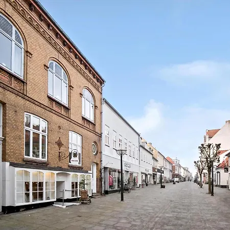 Apartamento 1 Bedroom Lovely In Fåborg