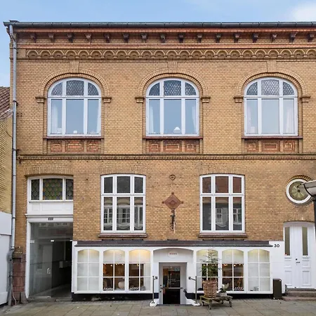 1 Bedroom Lovely In *