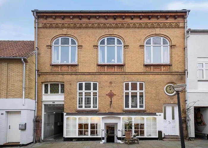 1 Bedroom Lovely In *